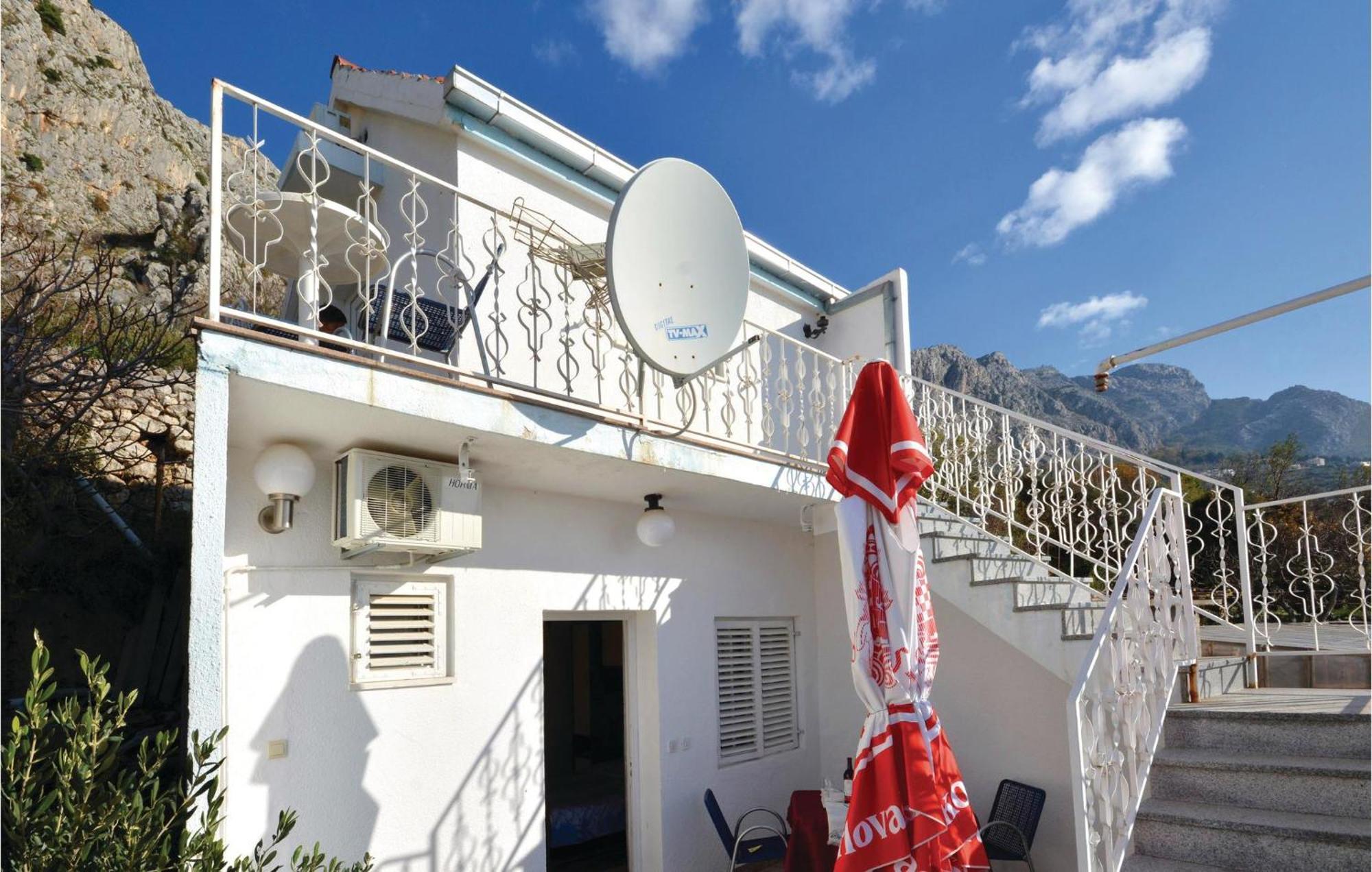 Gorgeous Apartment In Omis With House Sea View Esterno foto
